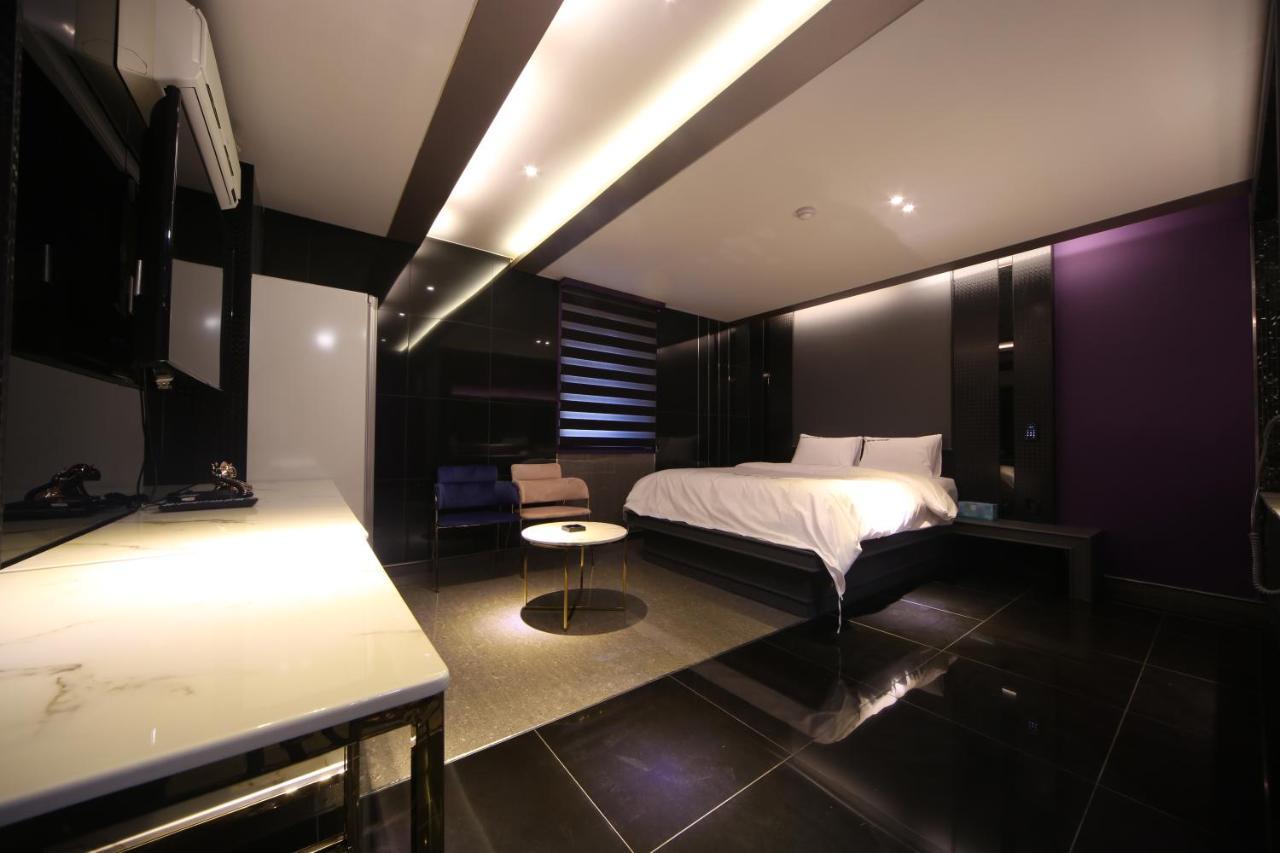 Hotel Yeogiatte Daegu Station Екстер'єр фото