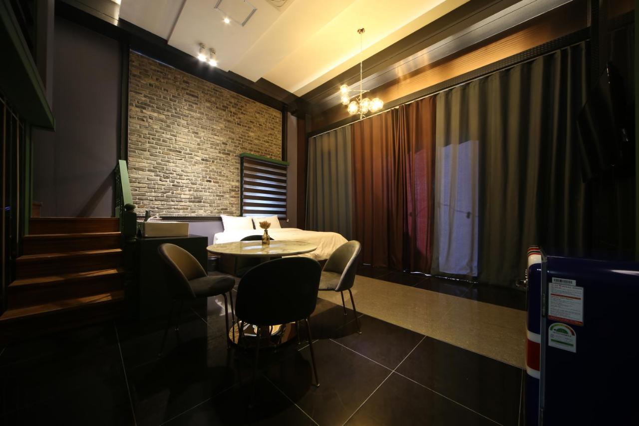 Hotel Yeogiatte Daegu Station Екстер'єр фото
