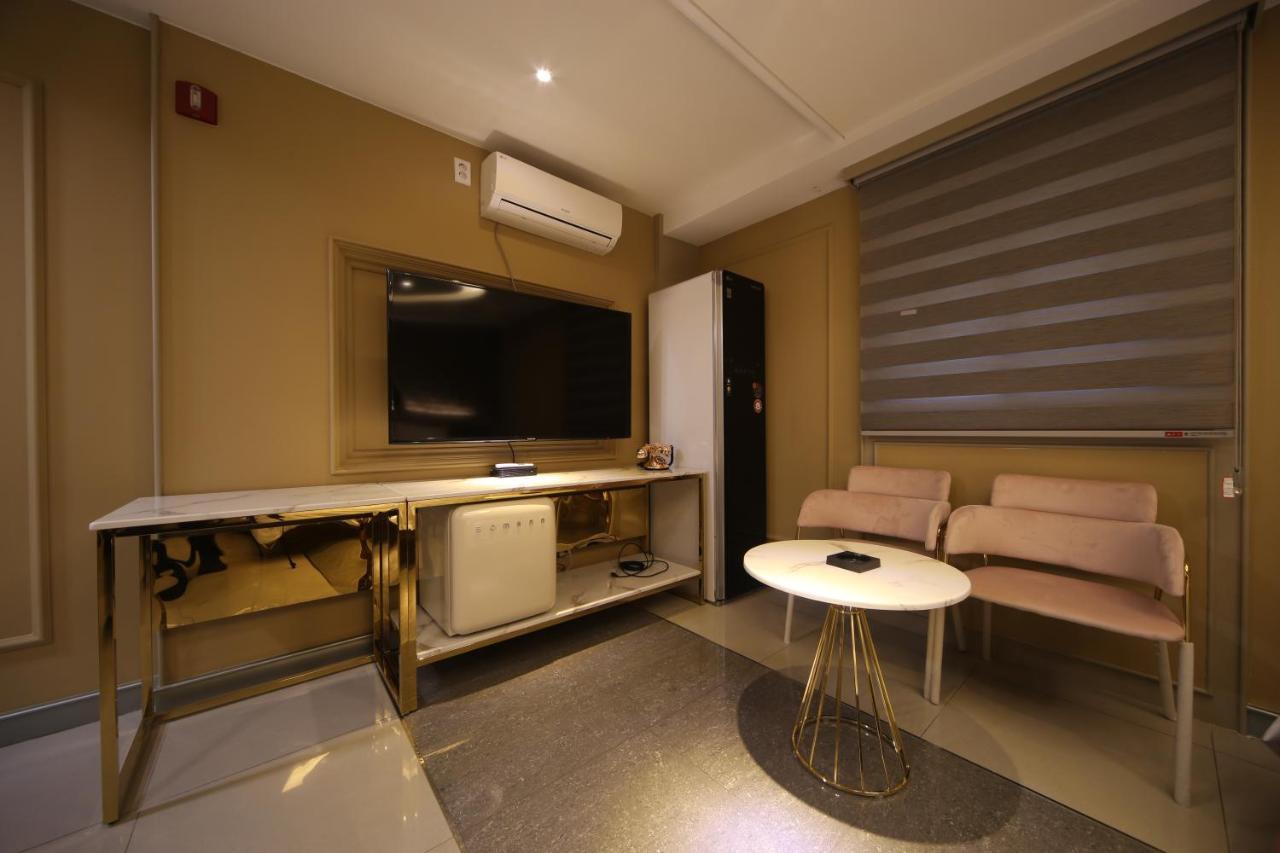 Hotel Yeogiatte Daegu Station Екстер'єр фото